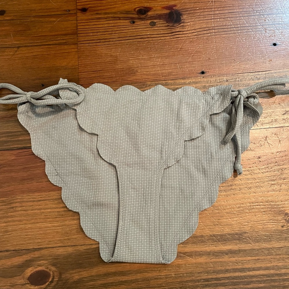 Marysia Mott Scalloped Bikini Briefs gray Size Large